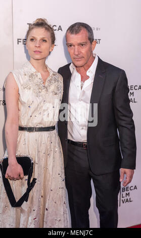 New York, NY, USA - 20. April 2018: Clemence Poesie und Antonio Banderas teilnehmen Screening von 'Genius: Picasso" während des Tribeca Film Festival 2018 Stockfoto