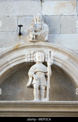 Statue des Hl. Rochus auf der St. Markus Kirche in der historischen Stadt Korcula auf der Insel Korcula in Kroatien Stockfoto