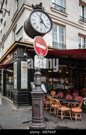 Pariser Straße, an der berühmten Rue Mouffetard Stockfoto