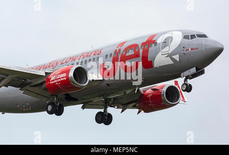 Ein Jet2 Airways Boeing 737-300, G-GDFT, nähert sich der Landung. Stockfoto