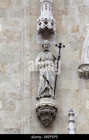 Saint Joseph Statue auf dem Portal der Kathedrale Maria Himmelfahrt in Zagreb, Kroatien gewidmet Stockfoto