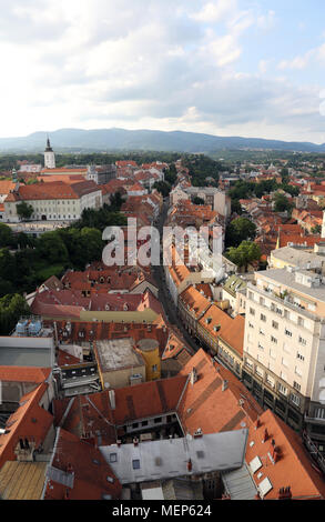 Blick über die Dächer von Radiceva Straße in Zagreb, Kroatien. Stockfoto