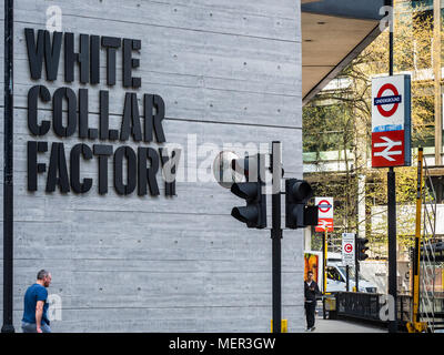 White Collar Fabrik auf alten Straße Kreisverkehr im Londoner Stadtteil Silicon Kreisverkehr. Entworfen von Arup AHMM Architekten und Ingenieure, im Jahr 2017 eröffnet. Stockfoto