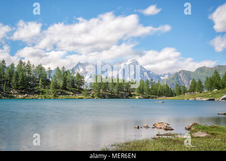 Arpy See, Monte Bianco (Mont Blanc) im Hintergrund, Nationalpark Gran Paradiso, Aosta Tal in den Alpen, Italien Stockfoto