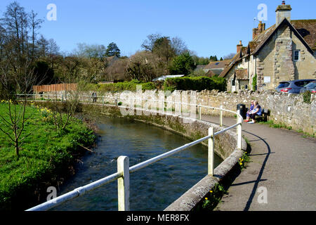 Tisbury, einem Dorf in der Nähe von Salisbury Wiltshire. England Großbritannien den Fluss Nadder Stockfoto