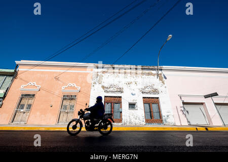 Merida, Yucatan, Mexiko - Oktober 12, 2017: 7 Street View im Zentrum von Merida Downtown in Mexiko Stockfoto