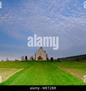 Feder Abendlicht auf St. Hubert's Chapel c 1053 an Idsworth, South Downs, Hampshire, Großbritannien Stockfoto