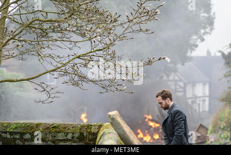 Great Budworth, UK. 11. April 2018. Schauspieler Rafe Spall wartet zwischen übernimmt in der neuen BBC-Drama "Krieg der Welten" von HG Wells, in den gefilmten eingestellt Stockfoto