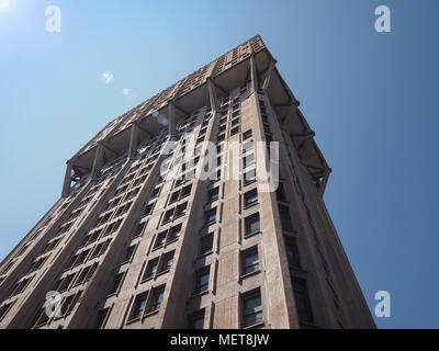 Mailand, Italien - ca. April 2018: Torre Velasca von BBPR 1955 entworfen, ist ein Meisterwerk der Italienischen neuen brutalist Architecture Stockfoto