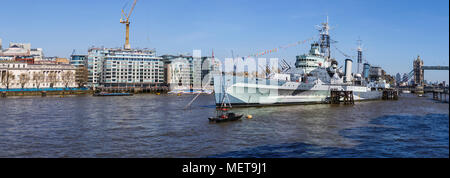 Die ikonischen Cruiser HMS Belfast günstig an der Themse im Pool von London, jetzt zu einer touristischen Attraktion und schwimmenden Museumsschiff Stockfoto