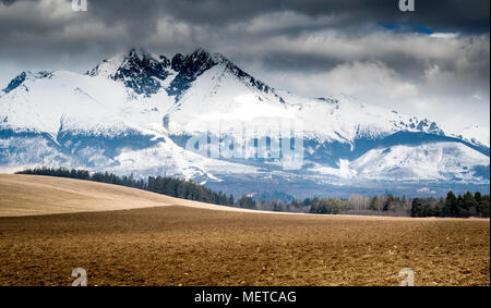 Lomnitzer stit Berg in Tatra Winterlandschaft Stockfoto