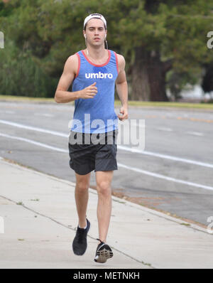 Los Angeles, CA, USA. 21 Apr, 2018. Ryan McCartan in Los Angeles an einem schönen Tag gehen für einen Durchlauf. Credit: Media Punch für Ikonische/Alamy leben Nachrichten Stockfoto