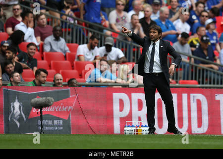 London, Großbritannien. 22 Apr, 2018. Antonio Conte, die Chelsea Manager. Die Emirate FA Cup semi final Match, Chelsea v Southampton im Wembley Stadion in London am Sonntag, den 22. April 2018. Dieses Bild dürfen nur für redaktionelle Zwecke verwendet werden. Nur die redaktionelle Nutzung, eine Lizenz für die gewerbliche Nutzung erforderlich. Keine Verwendung in Wetten, Spiele oder einer einzelnen Verein/Liga/player Publikationen. pic von Andrew Obstgarten/Andrew Orchard sport Fotografie/Alamy leben Nachrichten Stockfoto