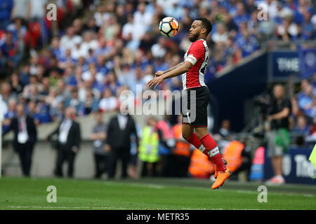 London, Großbritannien. 22 Apr, 2018. Ryan Bertrand von Southampton in Aktion. Die Emirate FA Cup semi final Match, Chelsea v Southampton im Wembley Stadion in London am Sonntag, den 22. April 2018. Dieses Bild dürfen nur für redaktionelle Zwecke verwendet werden. Nur die redaktionelle Nutzung, eine Lizenz für die gewerbliche Nutzung erforderlich. Keine Verwendung in Wetten, Spiele oder einer einzelnen Verein/Liga/player Publikationen. pic von Andrew Obstgarten/Andrew Orchard sport Fotografie/Alamy leben Nachrichten Stockfoto