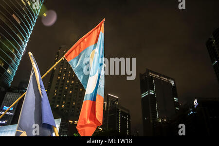 Kuala Lumpur, Malaysia. 23. April 2018. Malaysia big Parlamentswahlen (GE 14) bewegt sich mit voller Geschwindigkeit, um zu sehen, welche politische Partei wird die Wahl am 9. Mai gewinnen. Politische Partei Fahnen und Banner sind überall für alle zu sehen, 23. April 2018. © Danny Chan/Alamy Leben Nachrichten. Stockfoto