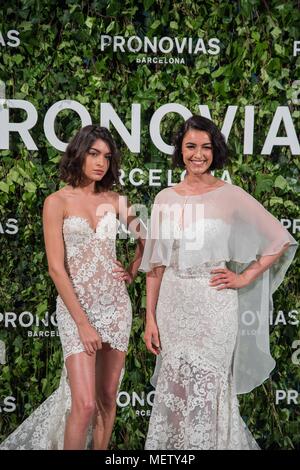 Ensayo de desfile de Barcelona, donde se presentará la nueva colección Atelier Pronovias 2019. Los modelos internacionales Romee Strijd, Cindy Bruna, Blanca Padilla, Sarah Fraser y Gnade Guozhi han compartido escenariocon las españolas Blanca Romero y su hija Lucía Rivera. Cabre/798/Cordon drücken Sie die Parade Probe in Barcelona, wo das neue Atelier Pronovias 2019 Sammlung präsentiert werden. Internationale Modelle Romee Strijd, Cindy Bruna, Blanca Padilla, Sarah Fraser und Gnade Guozhi haben die Etappe mit spanischen Modelle Blanca Romero und ihre Tochter Lucia Rivera geteilt. Stockfoto