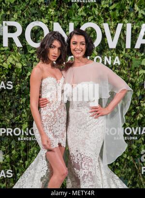 Ensayo de desfile de Barcelona, donde se presentará la nueva colección Atelier Pronovias 2019. Los modelos internacionales Romee Strijd, Cindy Bruna, Blanca Padilla, Sarah Fraser y Gnade Guozhi han compartido escenariocon las españolas Blanca Romero y su hija Lucía Rivera. Cabre/798/Cordon drücken Sie die Parade Probe in Barcelona, wo das neue Atelier Pronovias 2019 Sammlung präsentiert werden. Internationale Modelle Romee Strijd, Cindy Bruna, Blanca Padilla, Sarah Fraser und Gnade Guozhi haben die Etappe mit spanischen Modelle Blanca Romero und ihre Tochter Lucia Rivera geteilt. Stockfoto