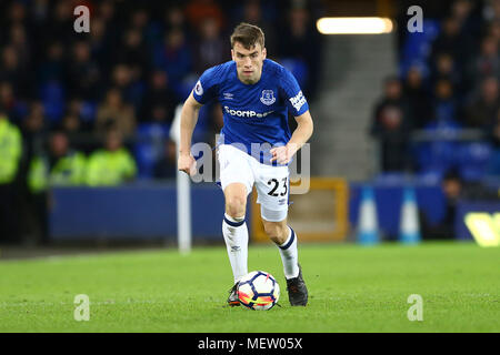 Liverpool, Großbritannien. 23 Apr, 2018. Seamus Coleman von Everton in Aktion. Premier League match, Everton v Newcastle Utd im Goodison Park in Liverpool am Montag, den 23. April 2018. Dieses Bild dürfen nur für redaktionelle Zwecke verwendet werden. Nur die redaktionelle Nutzung, eine Lizenz für die gewerbliche Nutzung erforderlich. Keine Verwendung in Wetten, Spiele oder einer einzelnen Verein/Liga/player Publikationen. pic von Chris Stading/Andrew Orchard sport Fotografie/Alamy leben Nachrichten Stockfoto