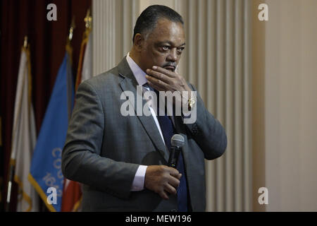 College Park, Maryland, USA. 23 Apr, 2018. Reverend Jesse Jackson, eine Frage nach dem Closing Keynote des 2. jährlichen Soziale Gerechtigkeit Tag in der Gedenkstätte Kapelle an der Universität von Maryland in College Park, Md. Credit: Evan Golub/ZUMA Draht/Alamy leben Nachrichten Stockfoto