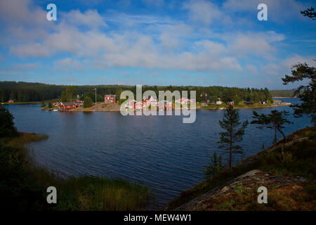 Dorf Tennviken an der schwedischen Küste hoch (UNESCO Weltnaturerbe Höga Kusten) Stockfoto