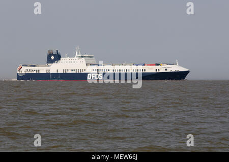 Zwei DFDS Ferries Pass in der Humber-mündung Stockfoto