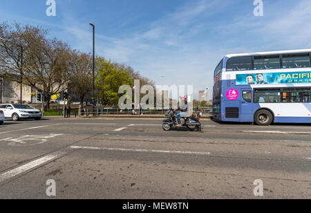 Roller auf dem Bristol Bridge. Bristol Projekt, Stockfoto