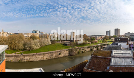 Schloss Park und St. Peters Kirche Wahrzeichen von Finzels erreichen. Bristol Projekt, Panoramen, Stockfoto