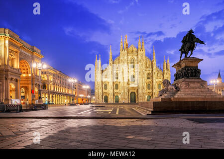 Mailänder Dom, Duomo di Milano, eine der größten Kirchen der Welt, an der Piazza Duomo Square im Stadtzentrum von Mailand, Italien, auf Sunrise Stockfoto