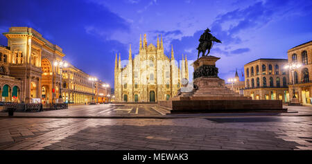 Mailänder Dom, Duomo di Milano, eine der größten Kirchen der Welt, an der Piazza Duomo Square im Stadtzentrum von Mailand, Italien, auf Sunrise Stockfoto