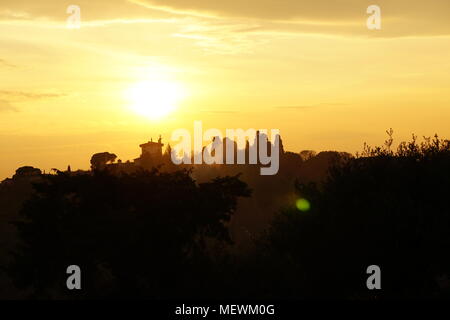 Aussicht auf den Sonnenuntergang über der Stadt Florenz von der Piazzale Michelangelo, Florenz, Italien Stockfoto