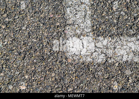 Weiße Linien auf dem Asphalt für Parkplätze Stockfoto