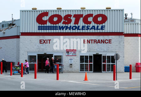 Eingang und Zeichen von Costco Wholesale Store Stockfoto
