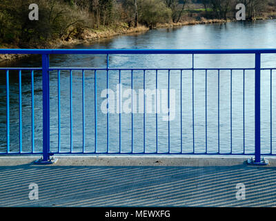 Detail der Blauen Geländer auf der Neuen Brücke Stockfoto