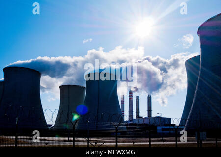 Kraftwerk Pocerady in der Tschechischen Republik an dem sonnigen Tag Stockfoto