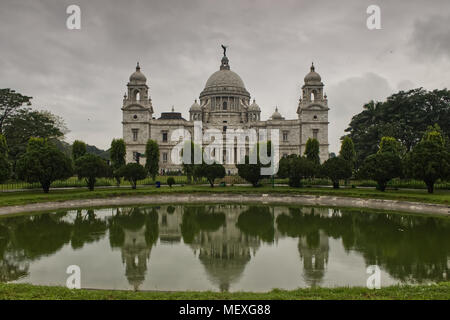 Victoria Memorial, Kolkata, gesehen über See Stockfoto