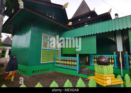 Die traditionelle Moschee, im Jahre 1526 erbaut wurde, wurde die erste Moschee in South Kalimantan gebaut. Die Moscheen sind einige Teile des gleichen Demak Moschee Architectur Stockfoto