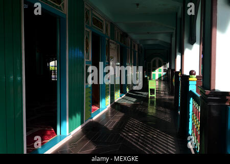 Die traditionelle Moschee, im Jahre 1526 erbaut wurde, wurde die erste Moschee in South Kalimantan gebaut. Die Moscheen sind einige Teile des gleichen Demak Moschee Architectur Stockfoto