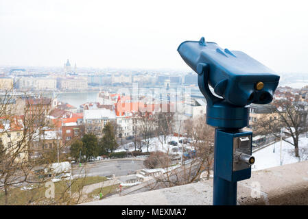 Fernglas für Touristen die Stadt, Budapest, Ungarn, 2018 zu erkunden Stockfoto