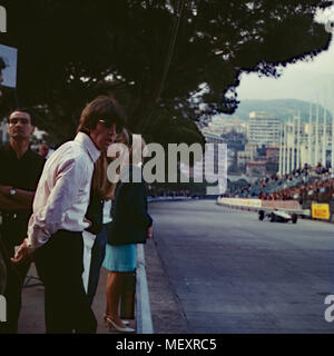 Beatle George Harrison mit Patricia Anne Pattie Boyd zu 206 in Monte Carlo, Monaco 1966. Beatle George Harrison und Patricia Anne Pattie Boyd Besuch in Monte Carlo, Monaco 1966. Stockfoto