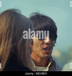 Beatle George Harrison mit Patricia Anne Pattie Boyd zu 206 in Monte Carlo, Monaco 1966. Beatle George Harrison und Patricia Anne Pattie Boyd Besuch in Monte Carlo, Monaco 1966. Stockfoto