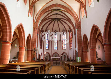 Dekoration und Innenausstattung der St. Gallus Kirche für Menschen und Reisende besuchen und das Beten in Ladenburg Stadt am 28. August 2017 in Baden-Württemberg, Ger Stockfoto