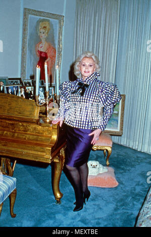 Zsa Zsa Gabor, ungarisch amerikanische Plant Wirtschaft in Los Angeles, USA 1987. Zsa Zsa Gabor, Ungarisch-amerikanische Schauspielerin in Los Angeles, USA 1987. Stockfoto