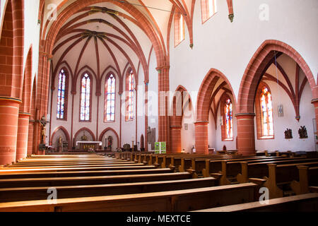 Dekoration und Innenausstattung der St. Gallus Kirche für Menschen und Reisende besuchen und das Beten in Ladenburg Stadt am 28. August 2017 in Baden-Württemberg, Ger Stockfoto