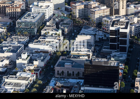 Beverly Hills, Kalifornien, USA - 18. April 2018: Nachmittag Luftaufnahme des berühmten Rodeo Drive Shopping Viertel in der Nähe des Wilshire Blvd. Stockfoto