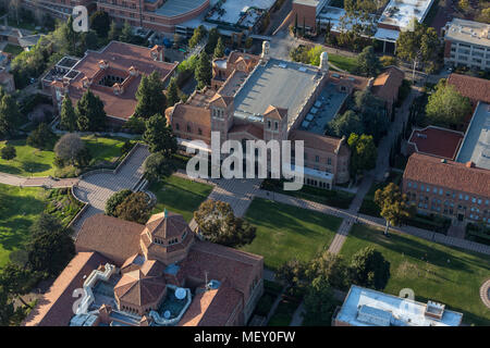 Los Angeles, Kalifornien, USA - 18. April 2018: Nachmittag Luftaufnahme der historischen Architektur auf dem UCLA Campus in der Nähe von Westwood. Stockfoto