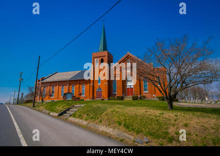 LANCASTER, USA - April, 18, 2018: Im freien Blick auf alten historischen Kirche in Lancaster PA Schuß von der treets Stockfoto