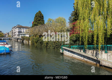 Frühling Blick entlang der Schanzengraben Burggraben in der Stadt Zürich, Schweiz. Stockfoto