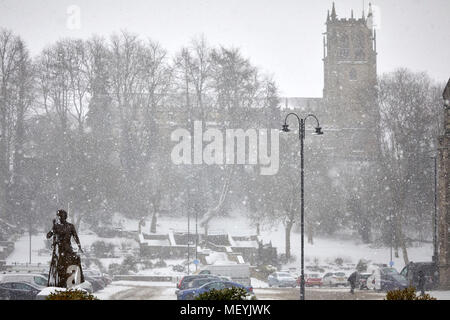 Winter Schnee ai Rochdale Lancashire. St. Chad's der Städte in der Pfarrkirche Stockfoto