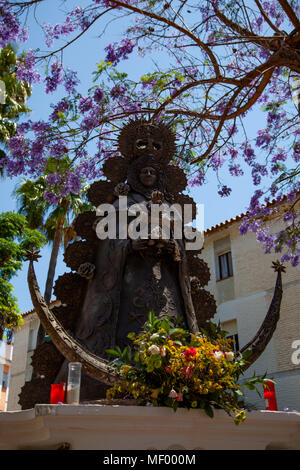 Nuestra Señora del Rocío, Madonna von El Rocío, Virgen del Rocío, die Jungfrau der Tau, Jungfrau von El Rocío, Calle Terraza, Estepona, Malaga, Spanien Stockfoto