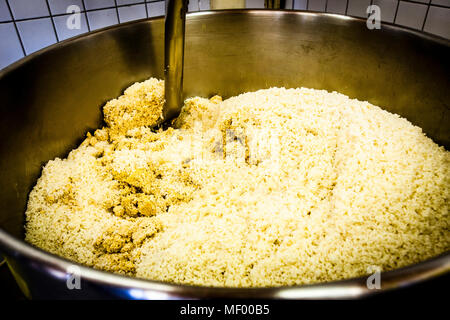 Miso, traditionelle Japanische würzen, in Deutschland hergestellt, handwerkliche Herstellung der ersten Deutschen Miso in Schwarzwald, Deutschland Stockfoto